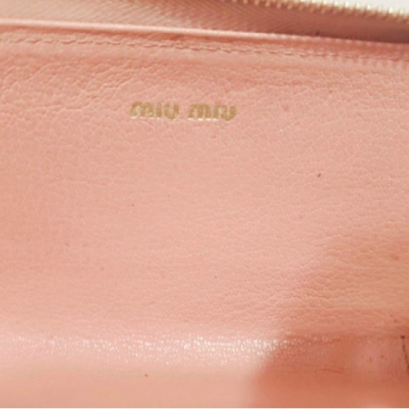 MIU MIU - Pink leather coin purse/wallet. AUTHENTIC and in BEAUTIFUL CONDITION! - Picture 8 of 16